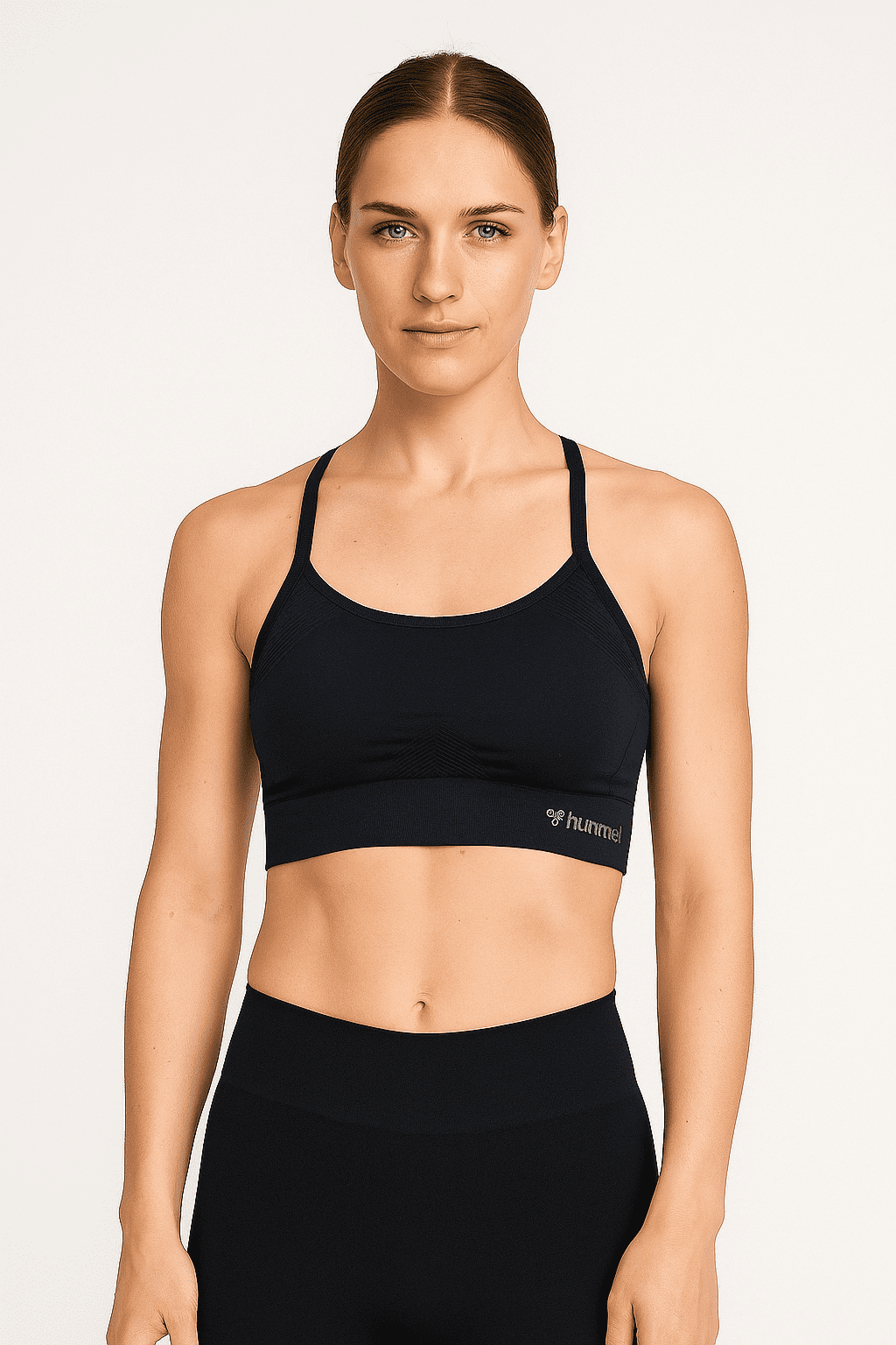 HUMMEL – Czarny biustonosz sportowy M — wizualizacja AI