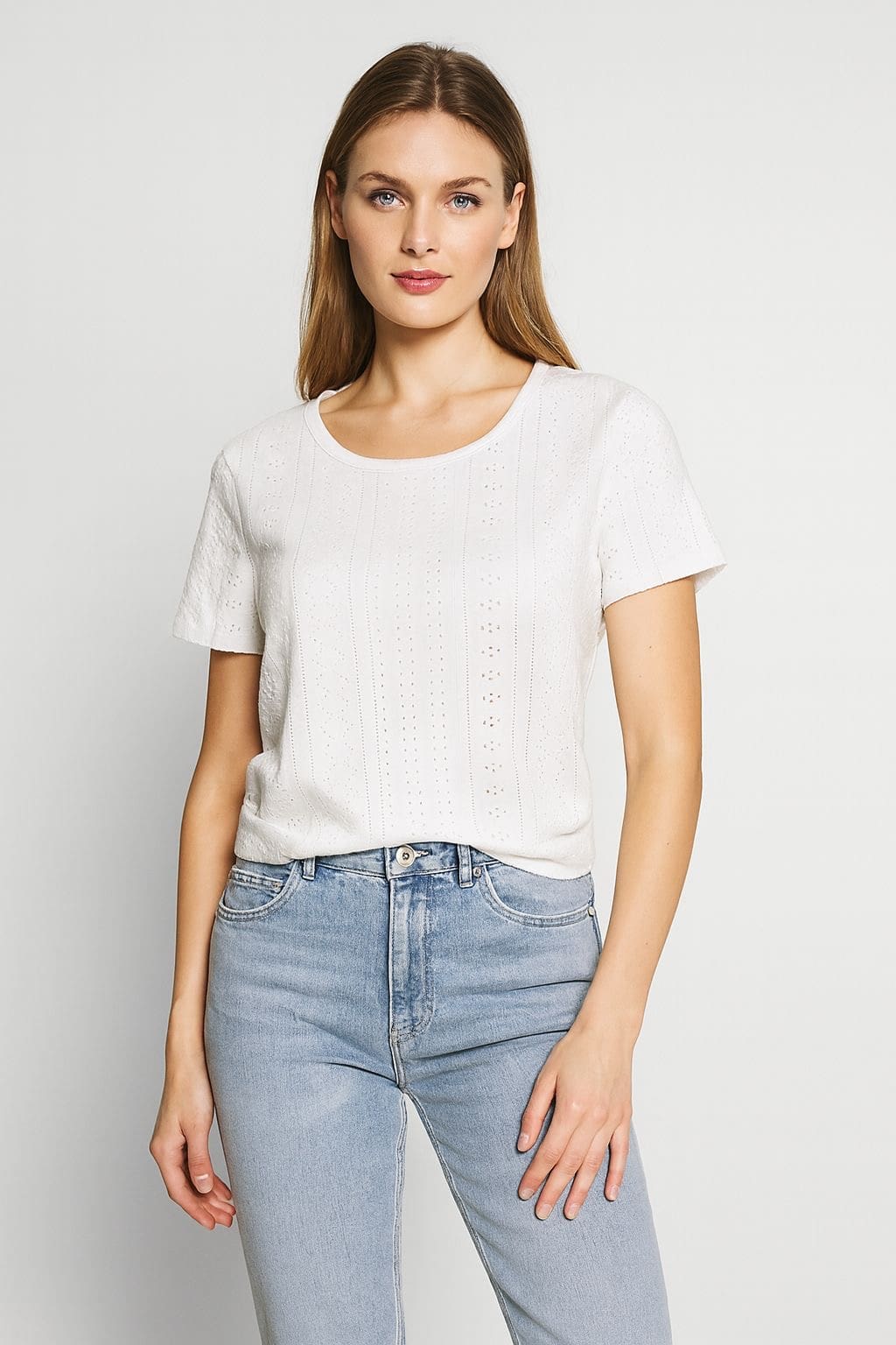 LETSWEAR – Ażurowy biały top z krótkim rękawem XL — wizualizacja AI